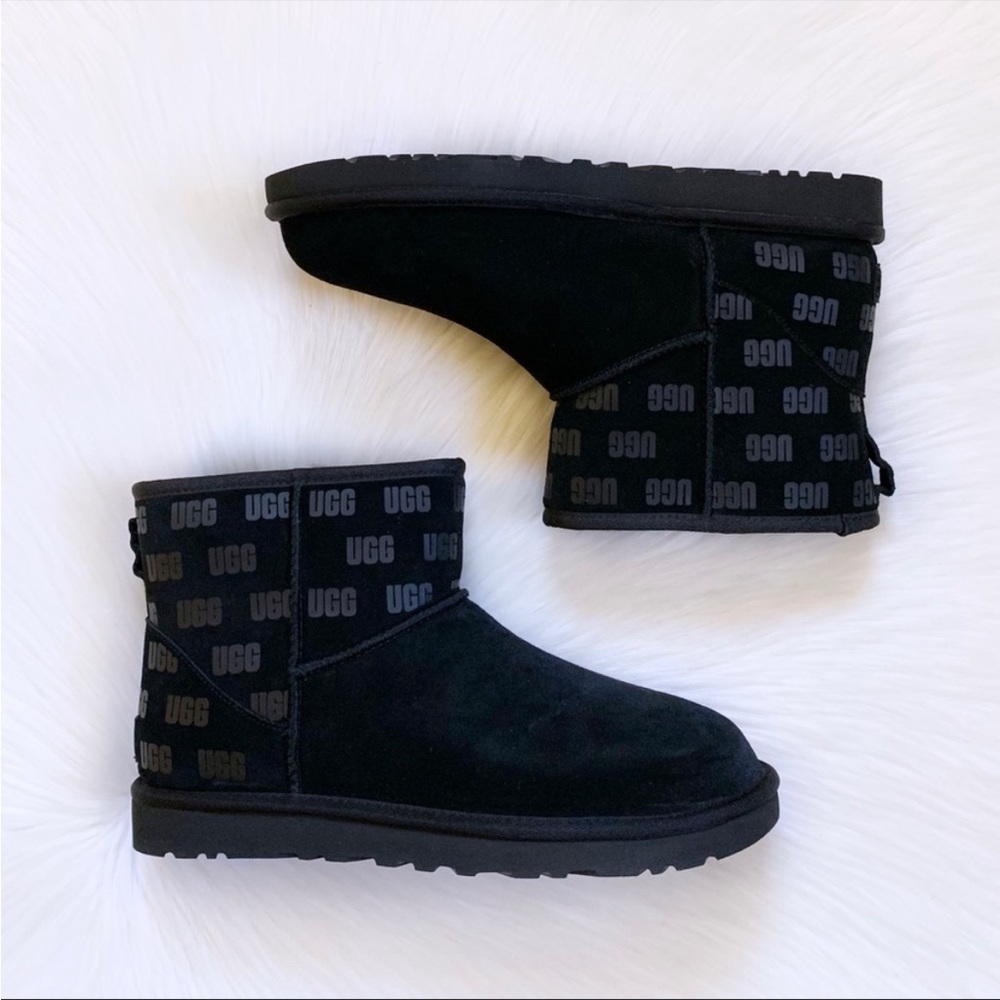 UGG Men’s Classic Mini II UGG Print Black